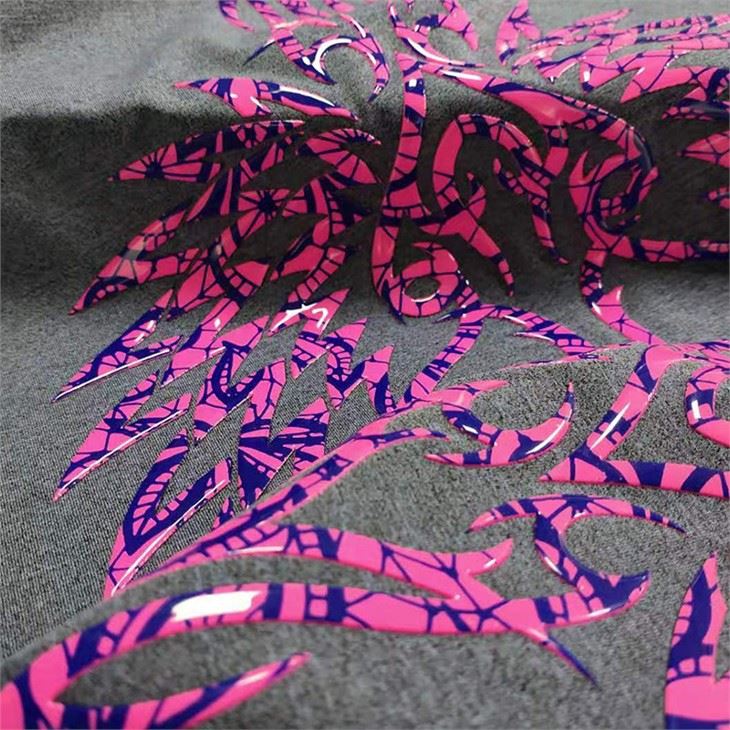 เสื้อกันหนาวมีฮู้ดพิมพ์ลาย